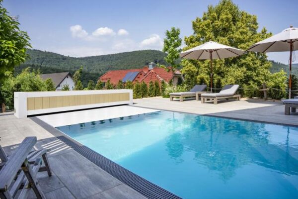 Pool Rolladenabdeckung - Oberflurrolladen „Geschlossen“